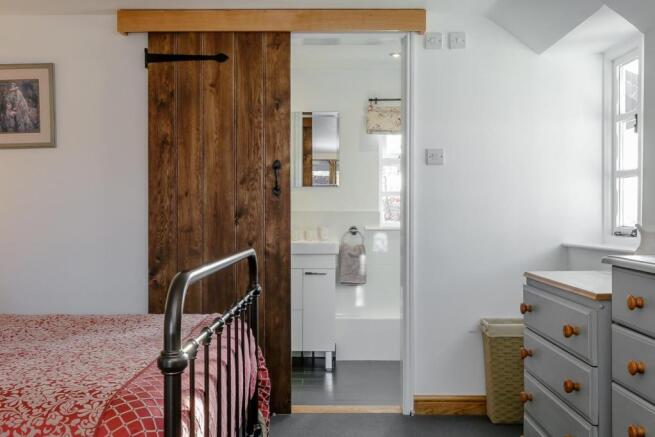 8370708-interior18.jpg