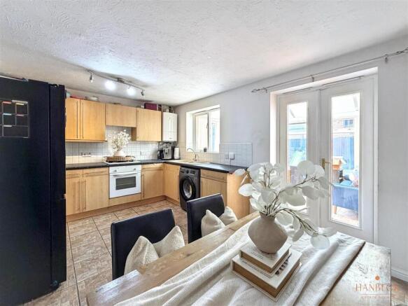 3 bed Semi-Detached for sale Image 6