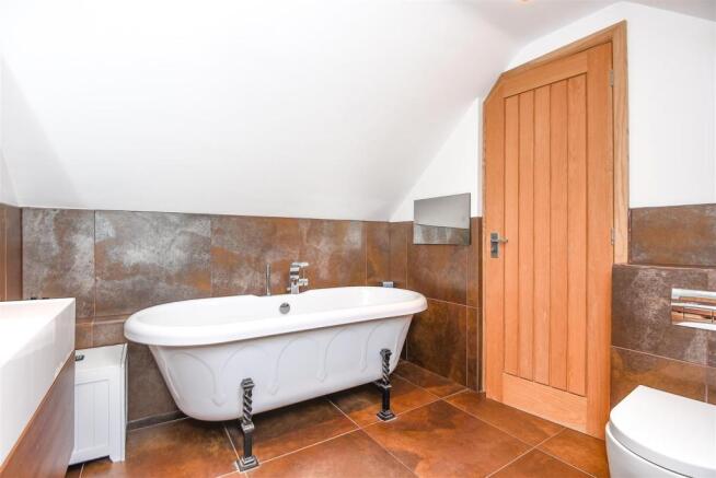 master en-suite (14).jpg