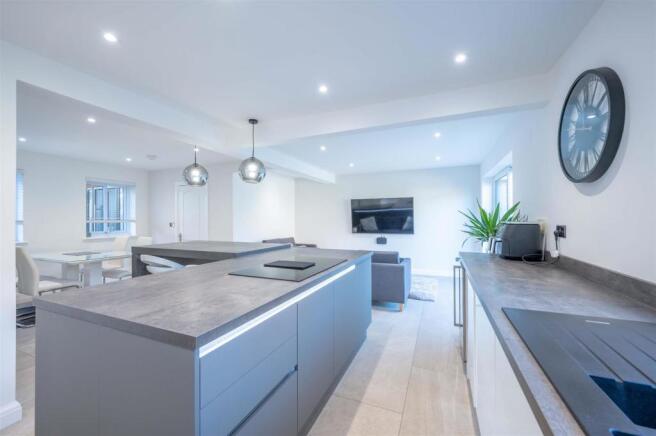 SUPERB REFITTED KITCHEN DINING FAMILY ROOM