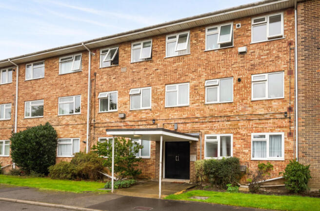 2-bed flat on Winchester Road, Shirley, Southampton, Hampshire, SO16, £182,500