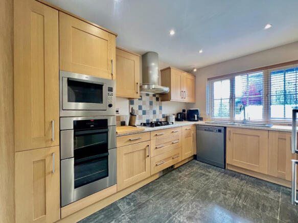 4 bed Detached for sale Image 8