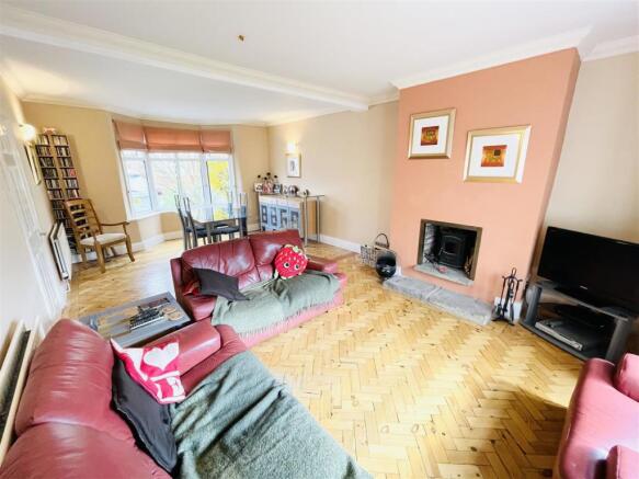 Lounge / Dining Room