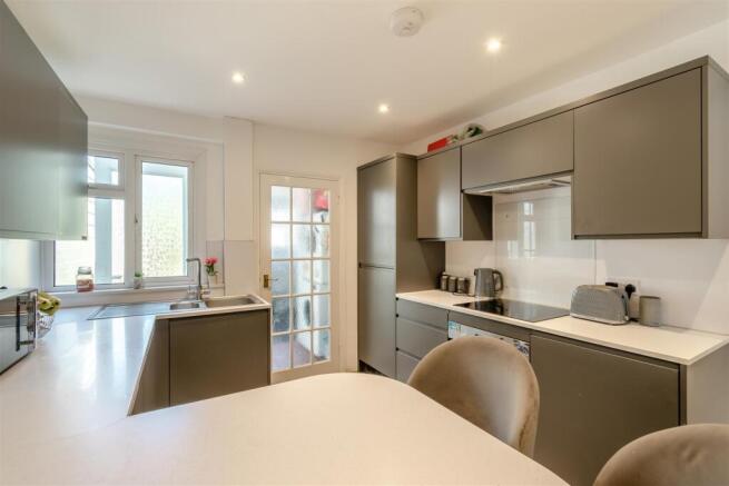 8699520-interior11.jpg