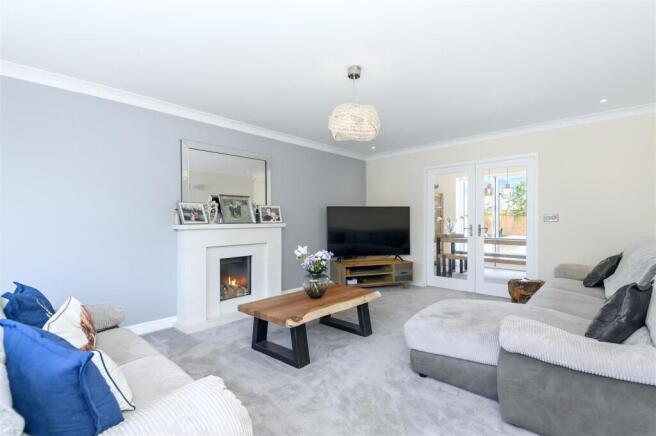 5 bed Detached for sale Image 11