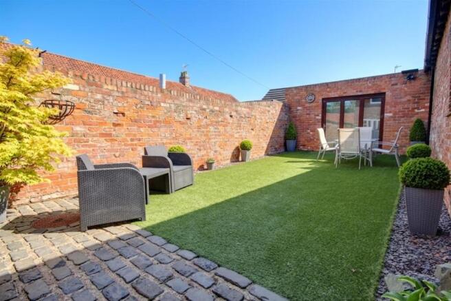 4 bed Detached for sale Image 11