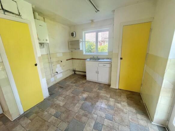 19 Cheam Road Kit...