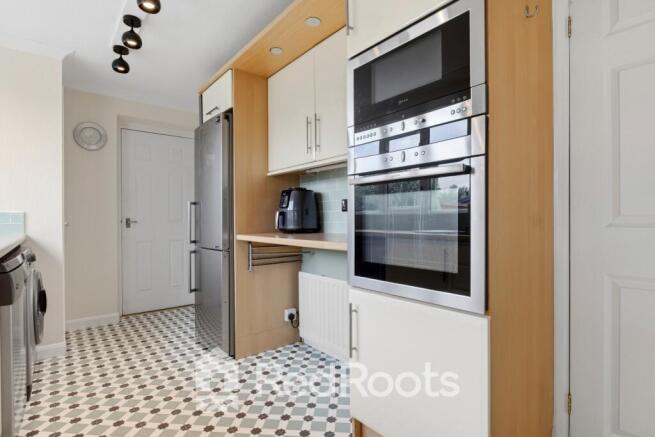5 bed Detached for sale Image 7