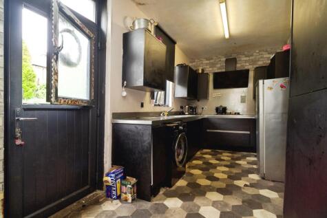 Farfield Road, Huddersfield, HD5