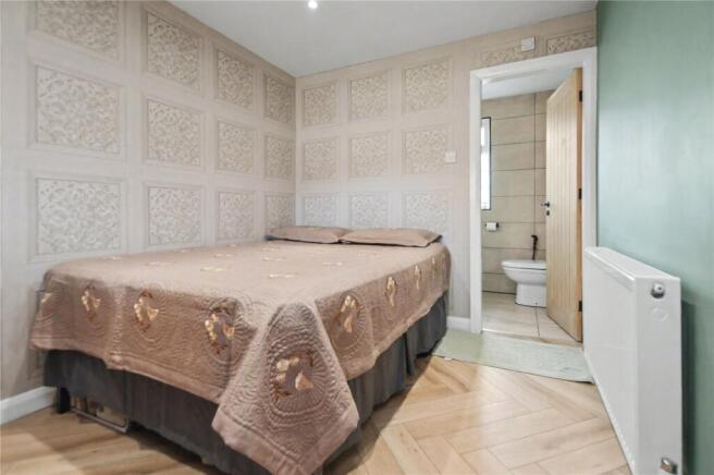 4 bed Semi-Detached for sale Image 5