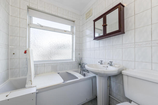 Goodwood Avenue, Hornchurch RM12 6DD photo 5