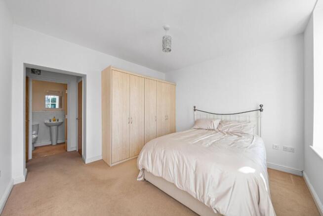 2 bed Flat for sale Image 7