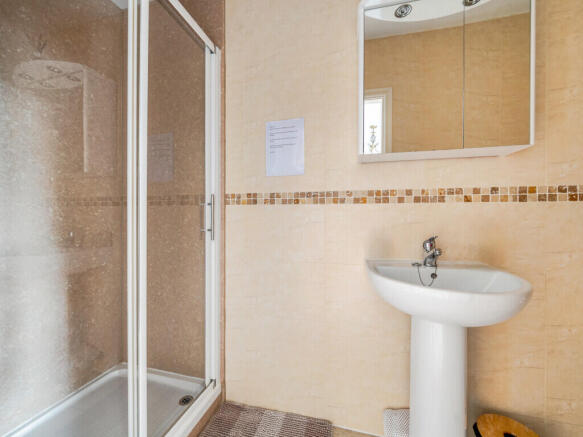 4 bed Detached for sale Image 10