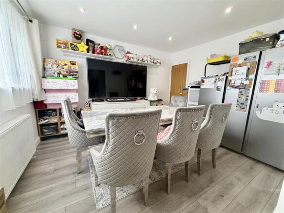 4 bed Semi-Detached for sale Image 8
