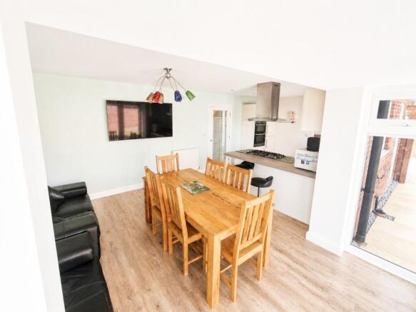 4 bed Detached for sale Image 8