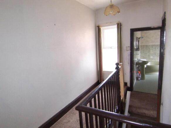 FIRST FLOOR LANDING