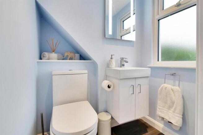Master En Suite Cloakroom.jpg