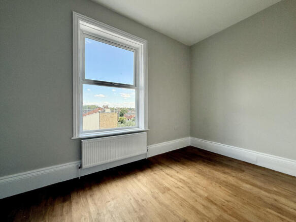 1 bed Apartment to rent Image 4