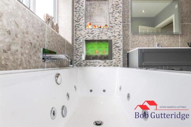 LUXURY FIRST FLOOR BATHROOM