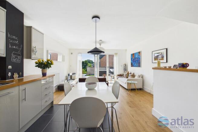 Kitchen/Dining Area