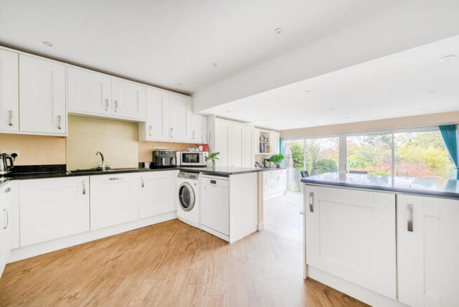 1373665-8-69020ba...