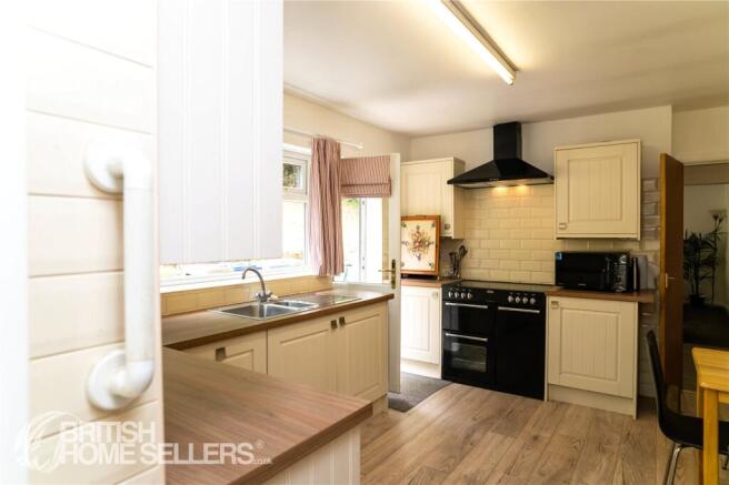 3 bed Bungalow for sale Image 7