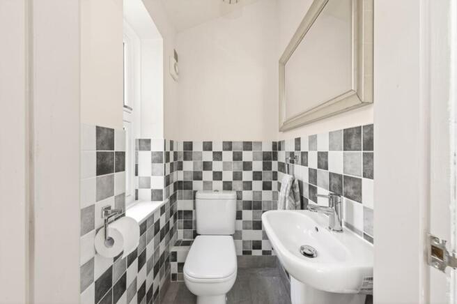 5 bed Semi-Detached for sale Image 6