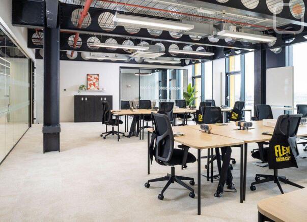 5th Floor Large Suite