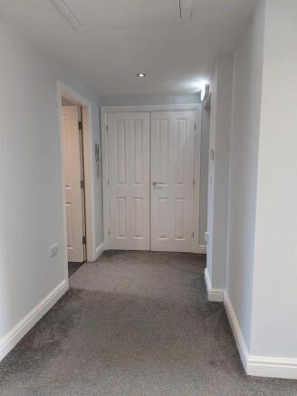 2 bed Apartment to rent Image 8