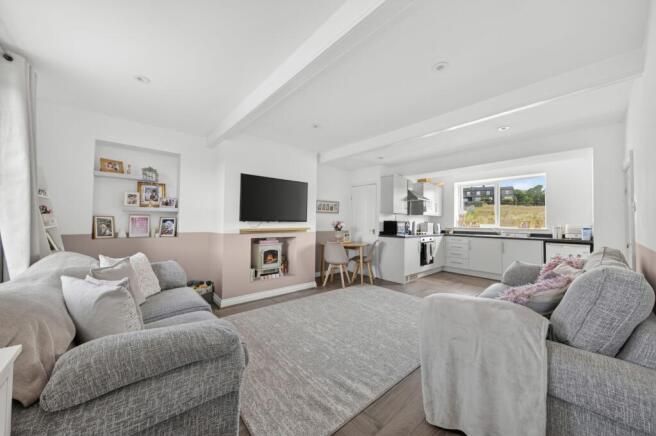 OPEN-PLAN LIVING DINING KITCHEN