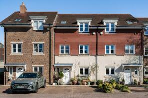 31, Hunters Place, Hindhead GU26 6UY