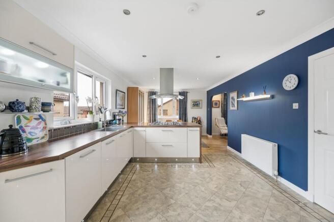 Kitchen/ Dining Room