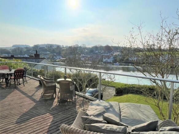 Balcony 2.jpg