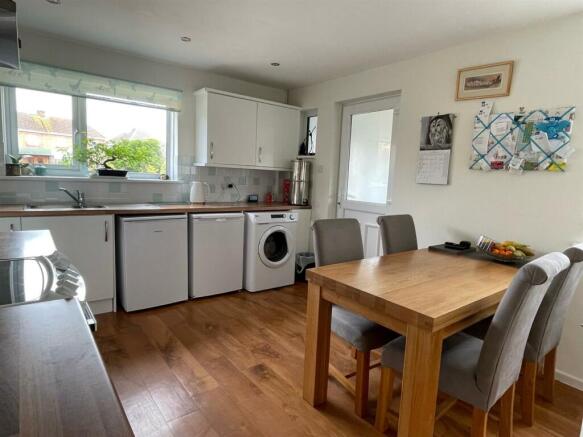 Kitchen...jpg