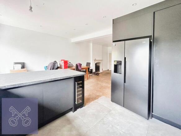 4 bed Semi-Detached for sale Image 9