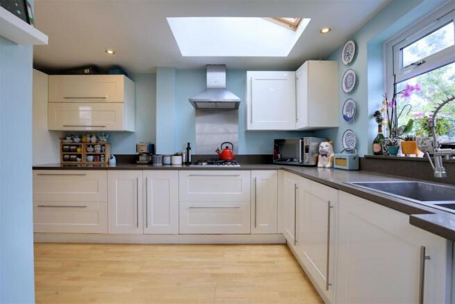 Kitchen 2.jpg