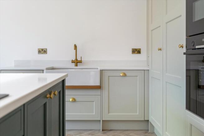 6 bed Detached for sale Image 7