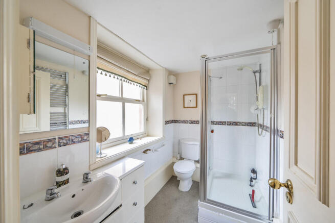2 bed Apartment to rent Image 9