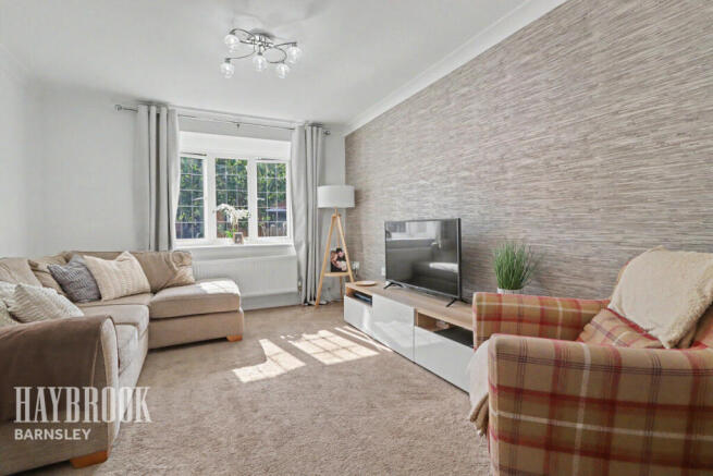 4 bed Detached for sale Image 9