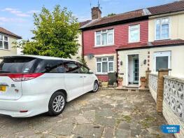 16, Walter Walk, Edgware HA8 9ES
