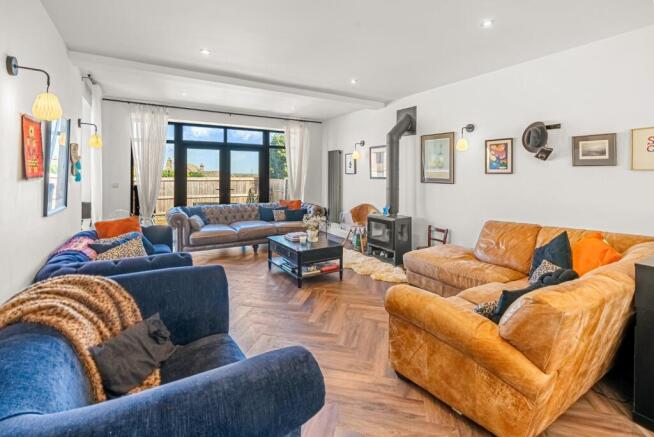 4 bed Detached for sale Image 4