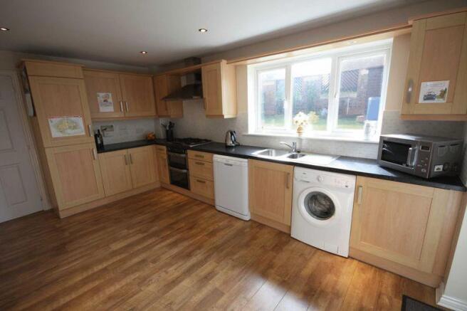 Kitchen / brea...
