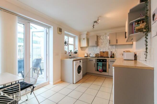 Kitchen/ Dining Room