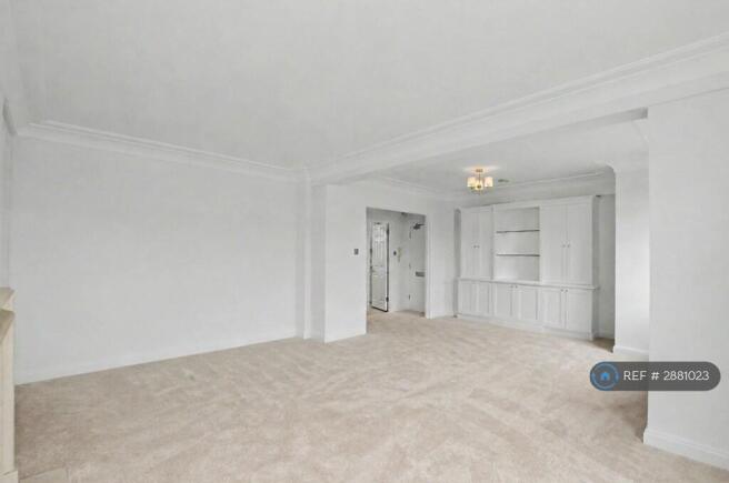 Living Room 3 (3/3)