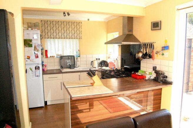KITCHEN/DINING ROOM