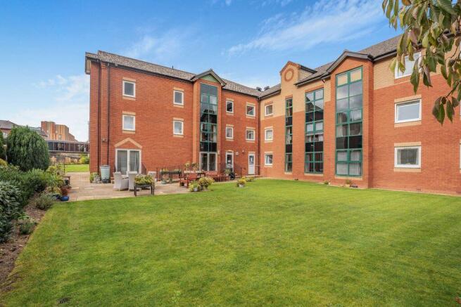 Chamberlaine Court, Spiceball Park Road, Banbury photo 4