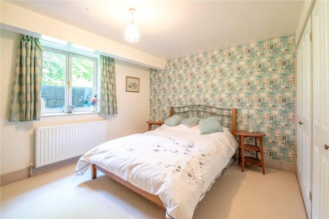 5 bed Detached for sale Image 9