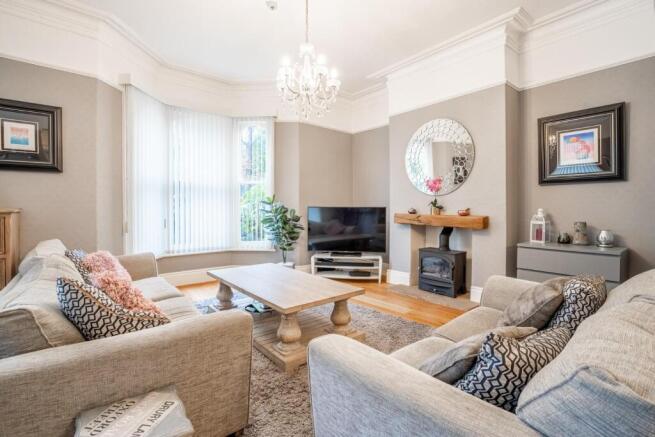 6 bed Town House for sale Image 5