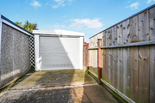 2 bed Semi-Detached Bungalow for sale Image 9