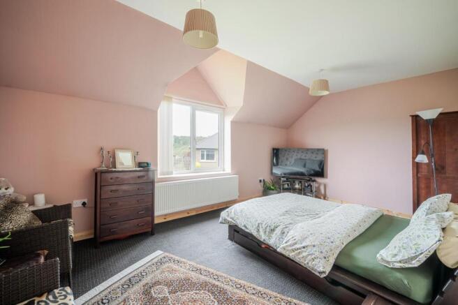 5 bed Detached for sale Image 6